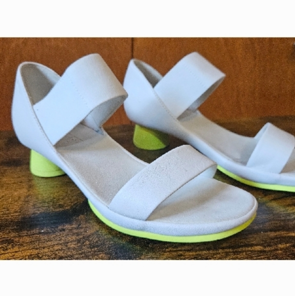 CAMPER Cream & Neon Green Leather Strap & Rubber unique heel shape